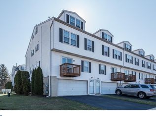 13 Carre Ave, Essington, PA 19029