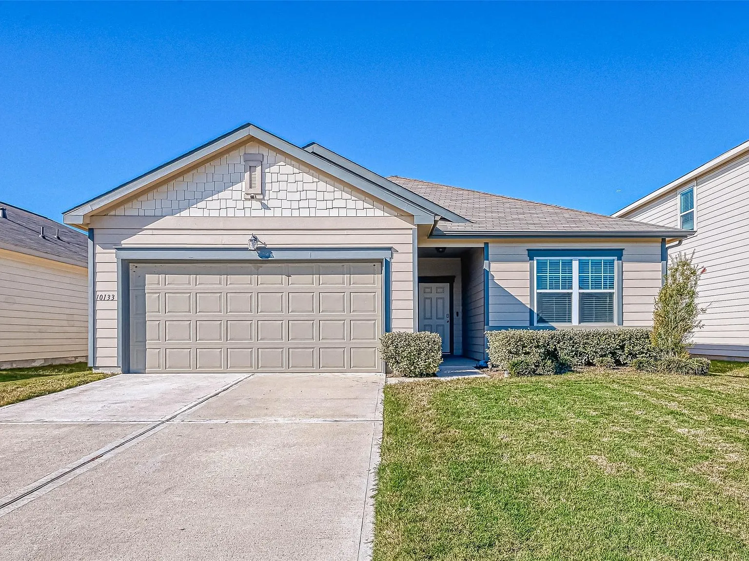 4 bed, 2.0 bath, 1826 sqft, $1,995 — Photo 2