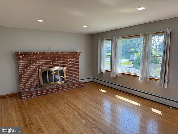 5th image of 1423 Brechbill Rd