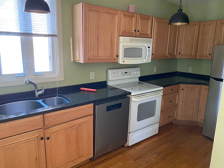 51 E Walnut St #1 — Photo 3