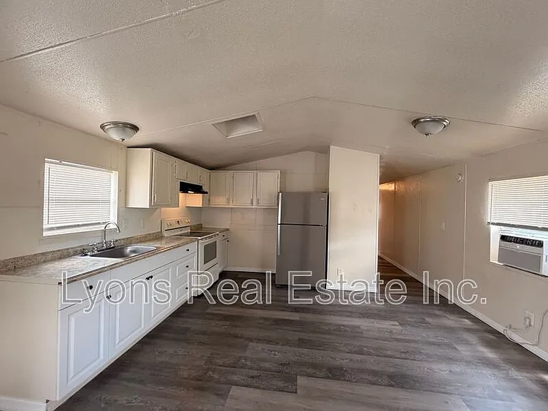 8409 Grady Dr — Photo 5