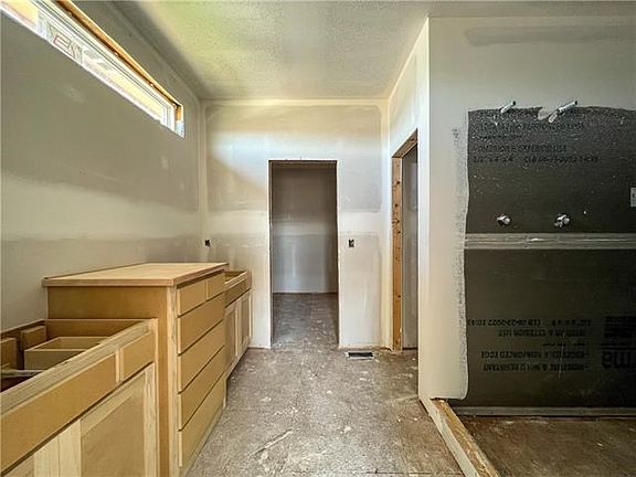 5th image of 1809 Foxtail Dr
