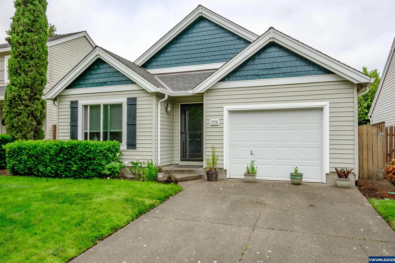 3158 SE Sternwheeler Dr photo 1