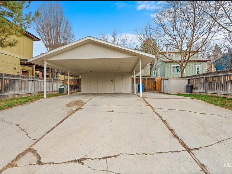 1411 E Hays St — Photo 18