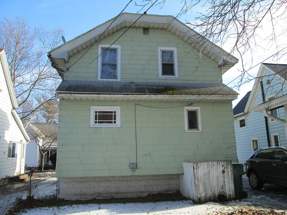 2nd image of 31 Wendell St