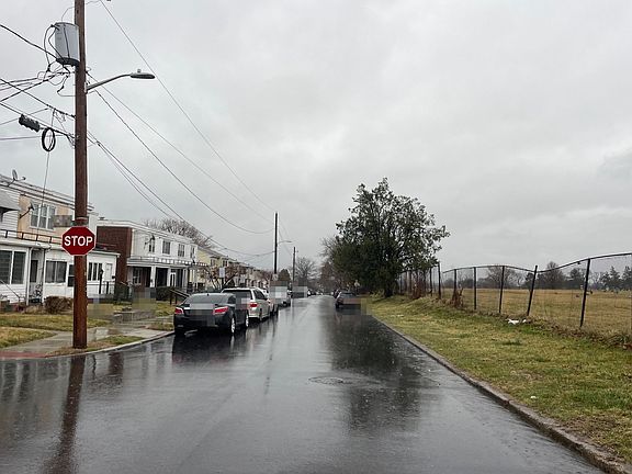 4th image of 435 Eastlawn Ave