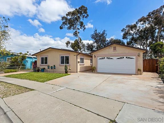 3rd image of 3051 Larkin Pl