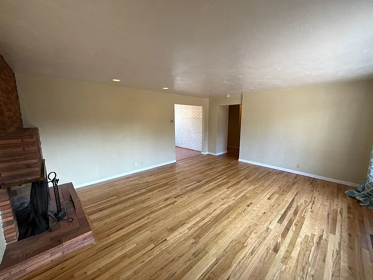 1043 Garlock St S — Photo 4