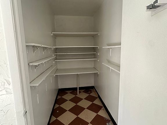 5th image of 710 Susan Dr