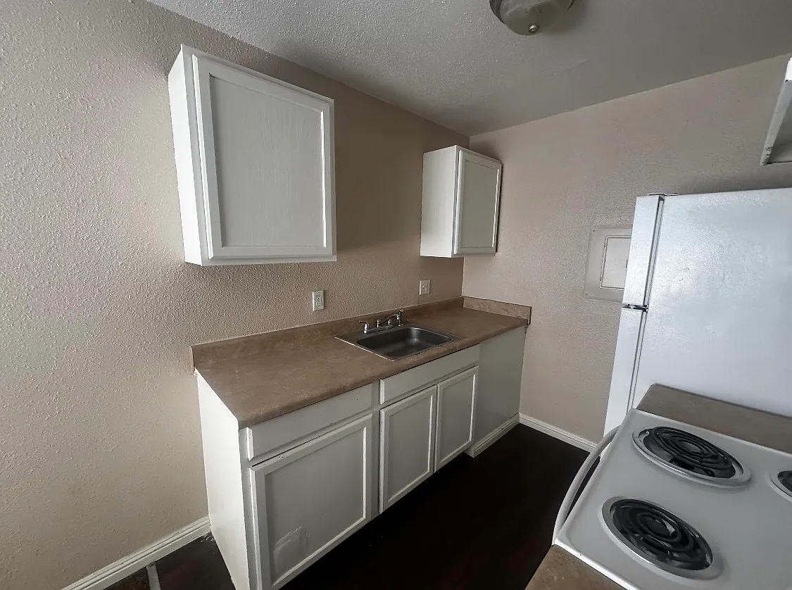 2101 Sunrise Ave — Photo 4