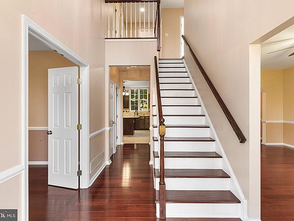 2nd image of 6 Sunset Hollow Rd