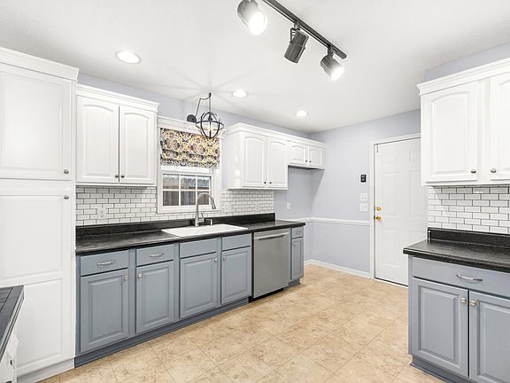 5th image of 234 Riverrun Dr