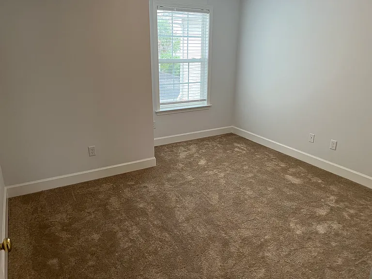 208 Red Bud Ct — Photo 14