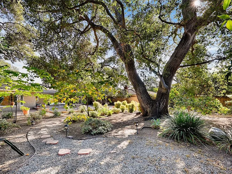 261 Oakhurst Ln — Photo 27