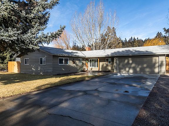 3rd image of 312 NE Orchard Ln