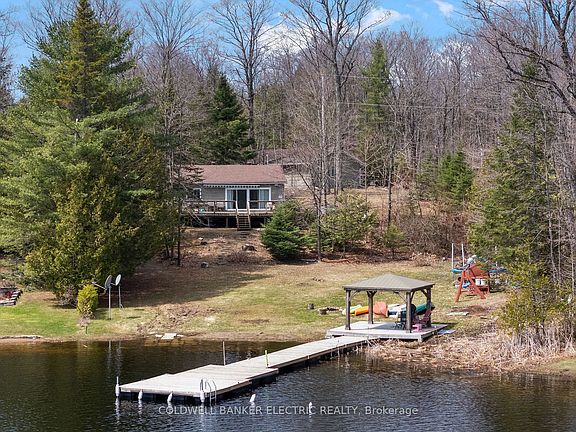 3rd image of 18 Bay View Ln
