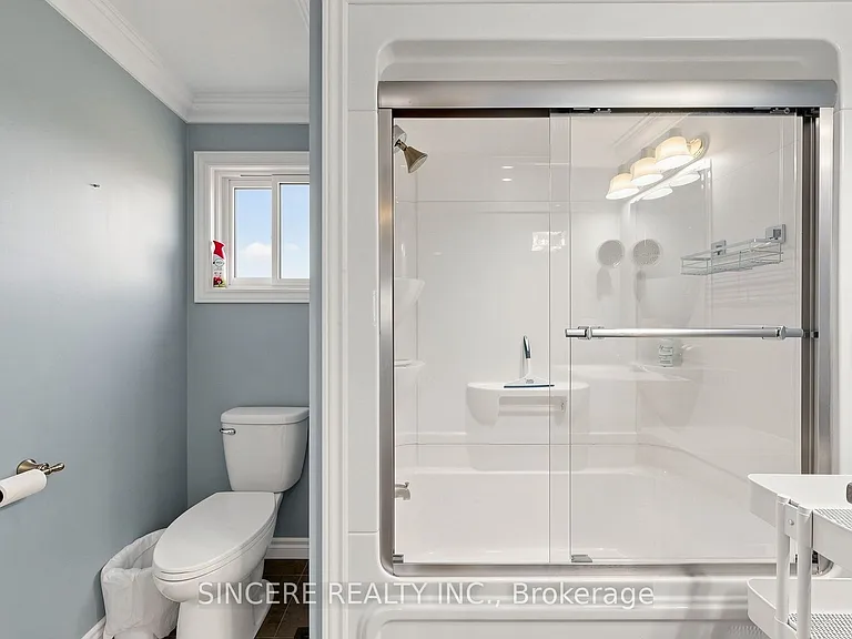 592 Canewood Cres — Photo 32