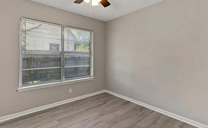 315 S Loving Ave — Photo 11