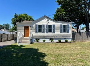24 Polk St, Rocky Point, NY 11778