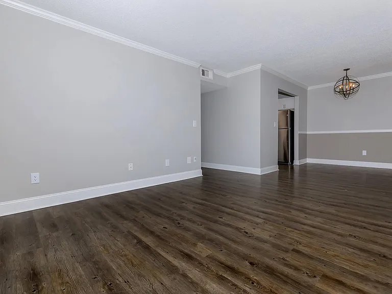 Brighton Valley Apts — Photo 43