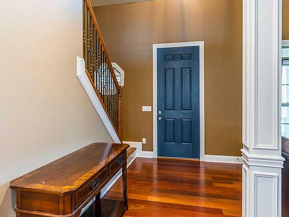 4th image of 217 Oxford Cir