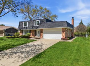 18W276 Holly Ave, Darien, IL 60561