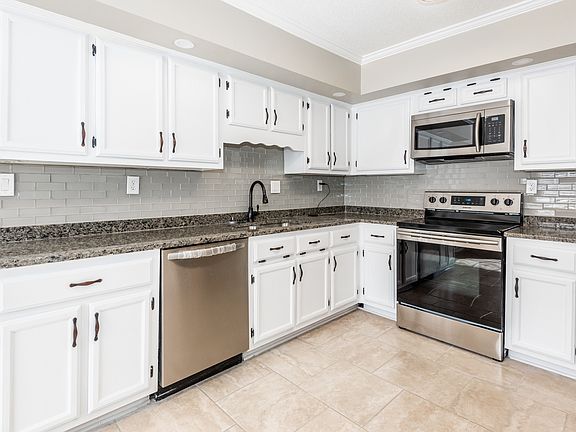 4th image of 515 Royal Elm Dr