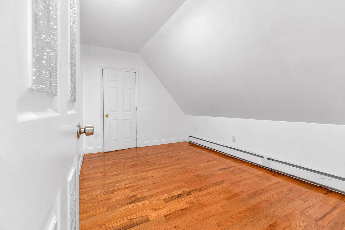 Building Photo - 25 Oak St #BS