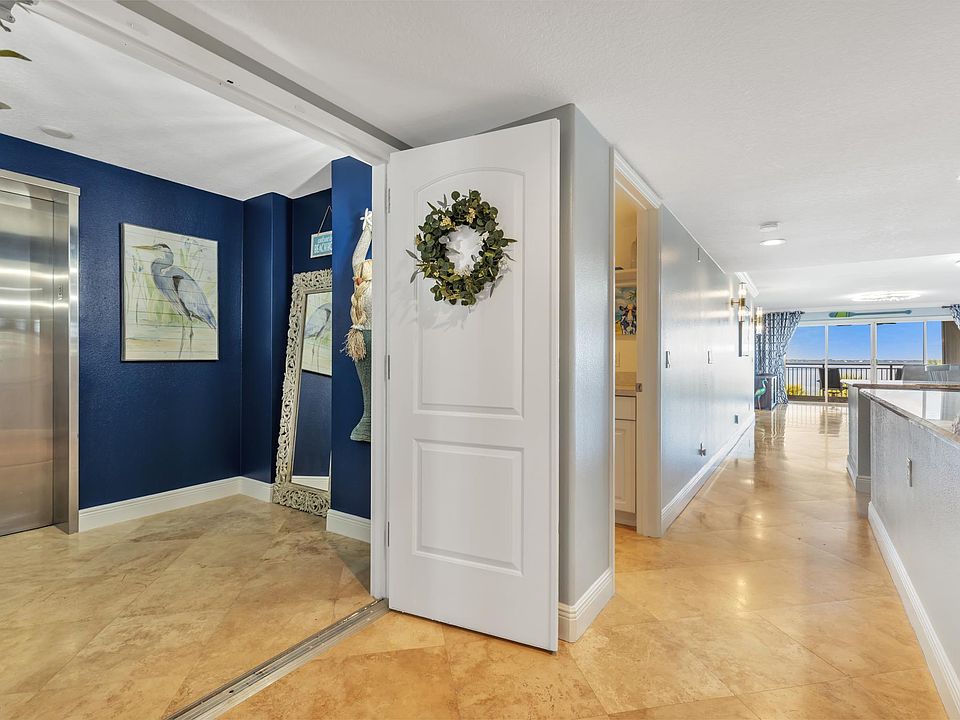1st image of 211 24th St APT 302