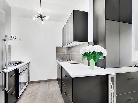 4th image of 155 W 70th St Penthouse 2H