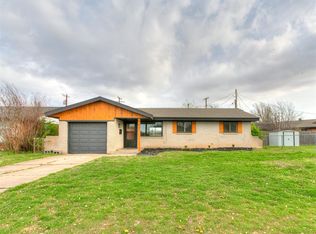 907 SW 3rd St, Moore, OK 73160