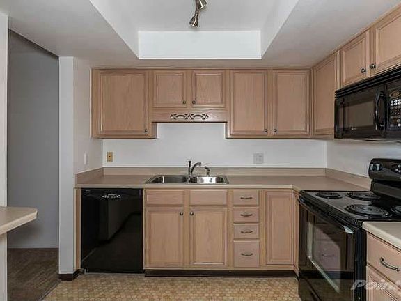 13850 East Marina Drive 611-small-002-10-Kitchen-666x445-72dpi