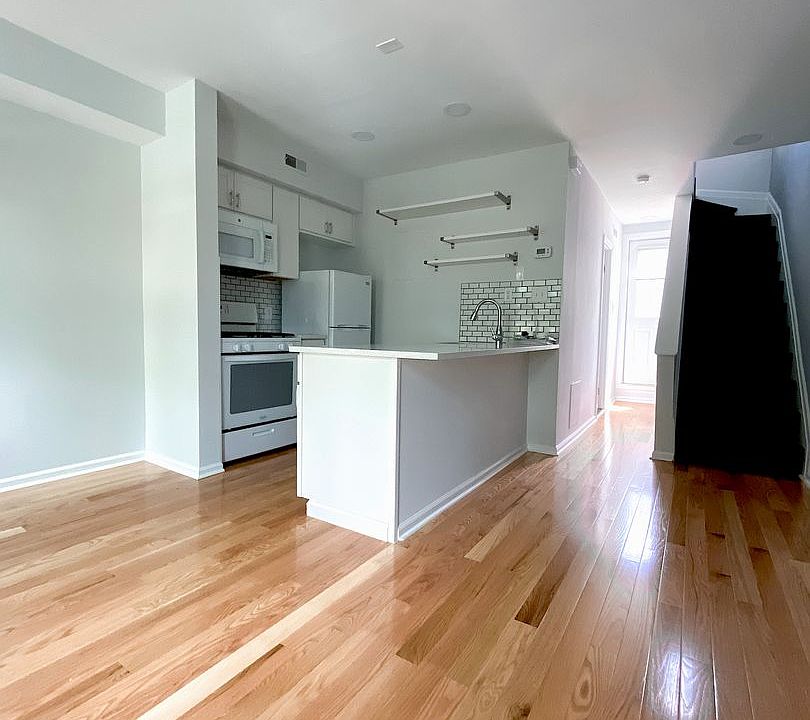 1st image of 2216 Summer St Unit 2