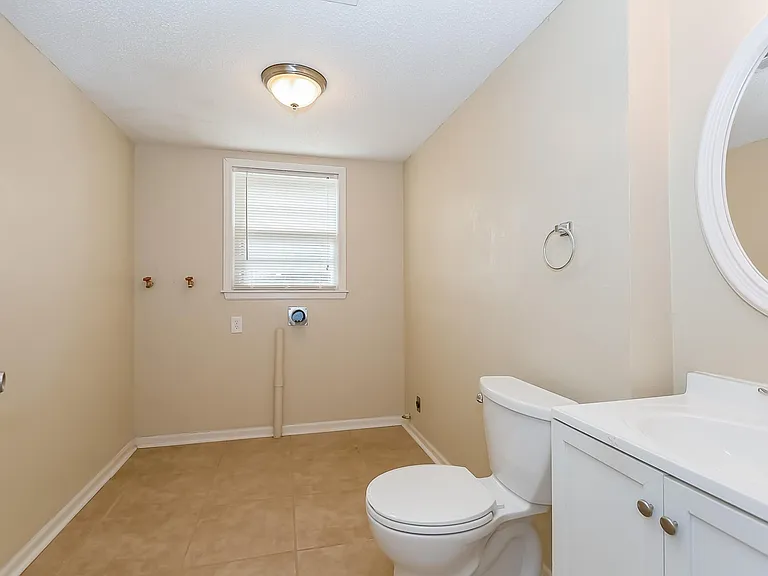 6490 N Delta Ave — Photo 21