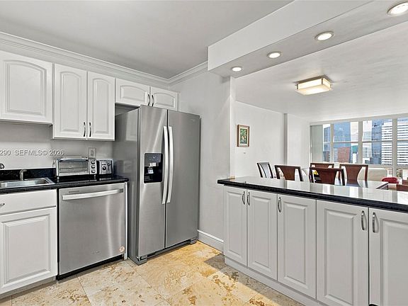 4th image of 1901 Brickell Ave APT B1411