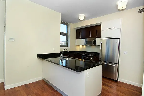 Rented by Brooklyn Bridge | media 9