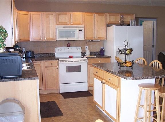 3rd image of 4515 Mayflower Dr