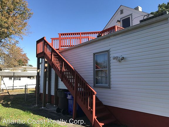 2nd image of 2712 Barclay Ave #1/2