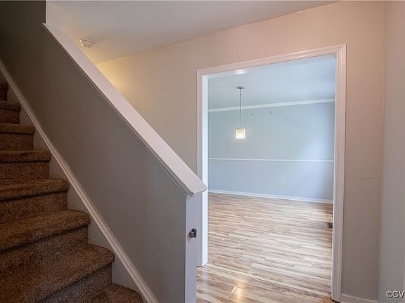 5th image of 9733 Willow Glen Ln