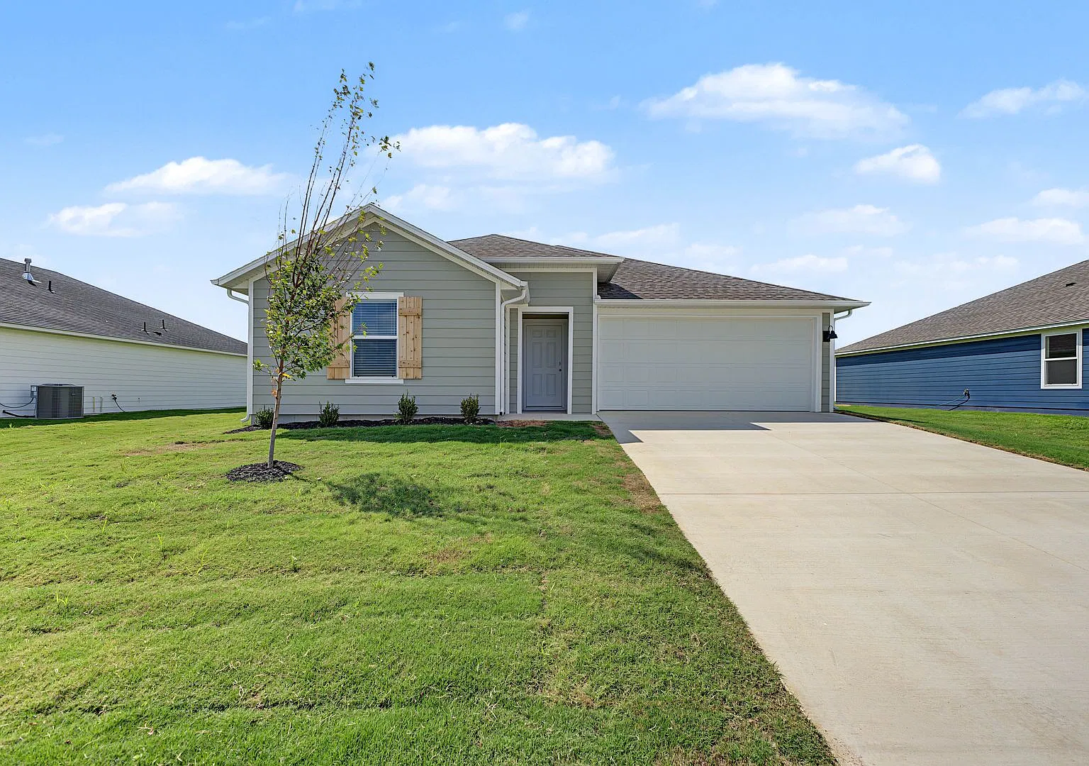 Beautiful 4-Bedroom Prairie Grove Home with Modern Finishes — Photo 2