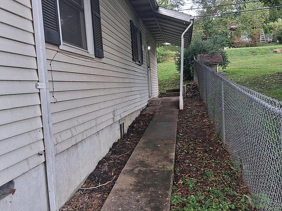 3rd image of 64 Spring St