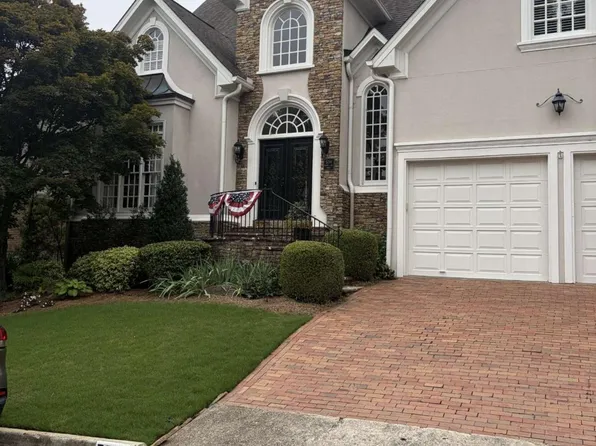 5298 Brookelake Dr, Dunwoody, GA 30338