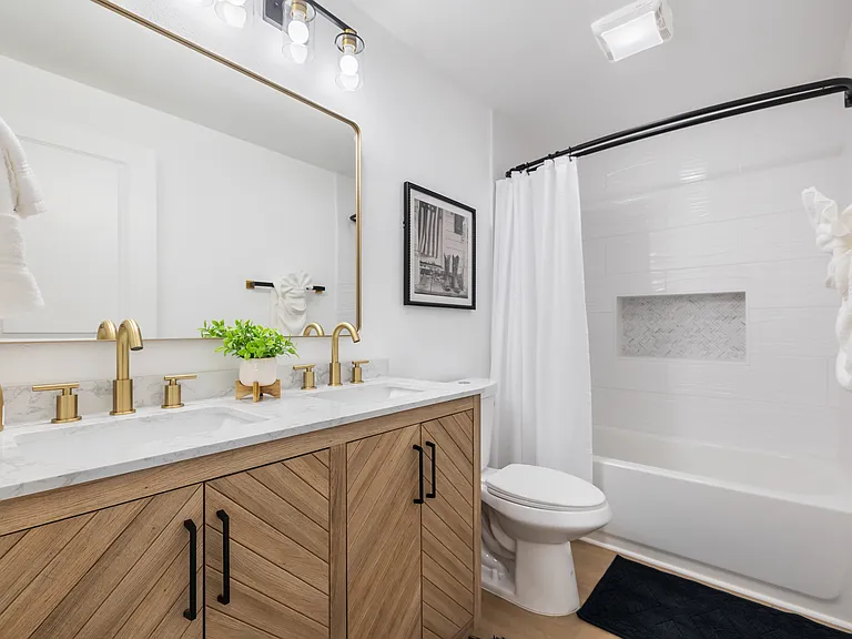 3945 Alta Loma Dr #B — Photo 26
