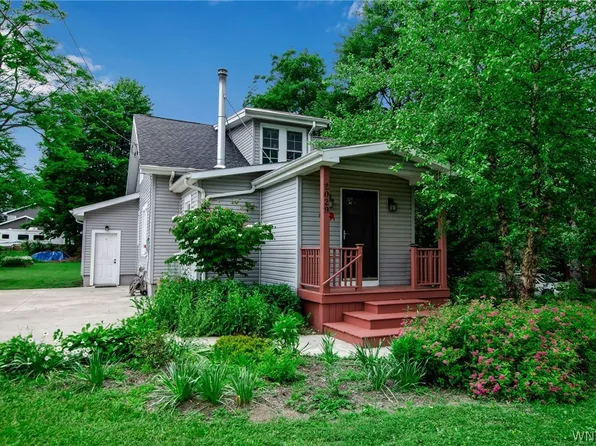 2029 Lakeview Rd, Lake View, NY 14085