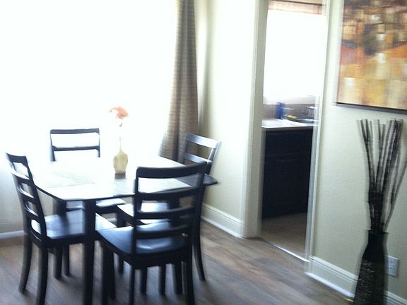 4th image of 922 E 109th St