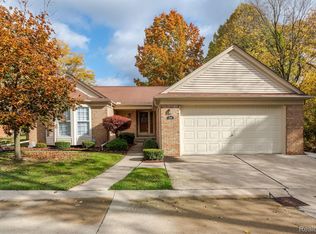 18849 Maple Cir N, Clinton Township, MI 48036