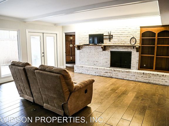 4th image of 203 Rockhill Dr