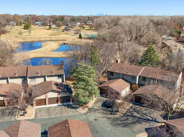 2426 Mendelssohn Ln N Unit 8, Golden Valley, MN 55427