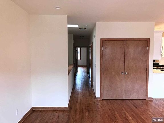 4th image of 65 Westwood Ave