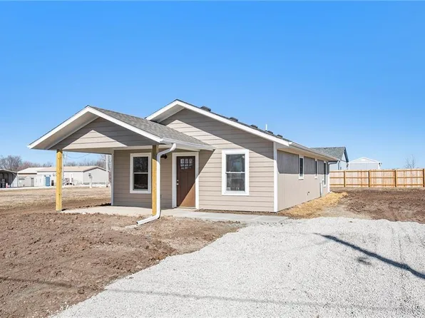 85 Falcons Roost Dr, Lacygne, KS 66040